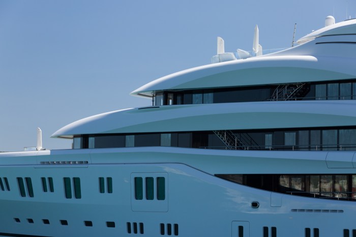 Luxury Yacht Rental Experience the Ultimate Getaway